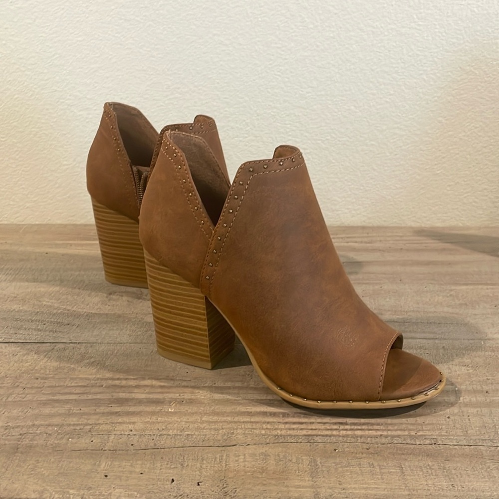 Size 6 tan booties